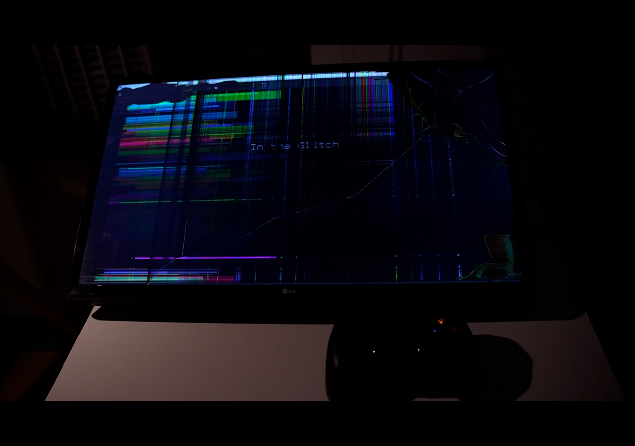 In the Glitch - モニターの彫刻作品 -